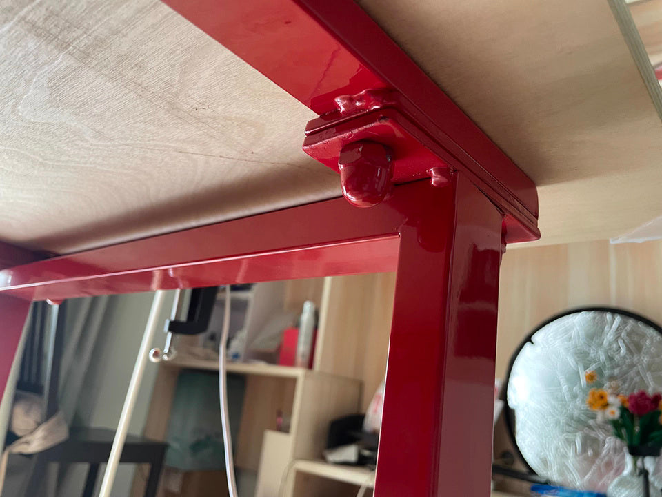 Brut Table (Cast Iron)